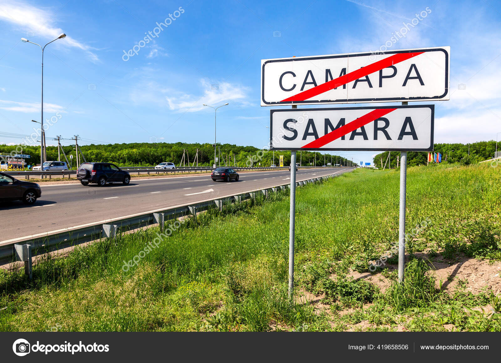 サマラ ロシア 6月1 19 道路標識夏の晴れた日に高速道路でサマラ市の終わり ストックエディトリアル用写真 C Blinow61 サマラ ロシア 6月1 19 道路標識夏の晴れた日に高速道路でサマラ市の終わり ストックエディトリアル用写真 C Blinow61