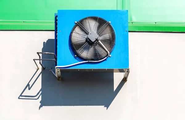 Airconditioner Hangen Aan Muur Van Een Gebouw — Stockfoto