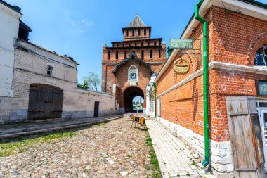 Kolomna, Rusya - 7 Temmuz 2020: Kolomna Kremlin Pyatnitsky Kapısı ve Moskova Bölgesi Kalach Müzesi