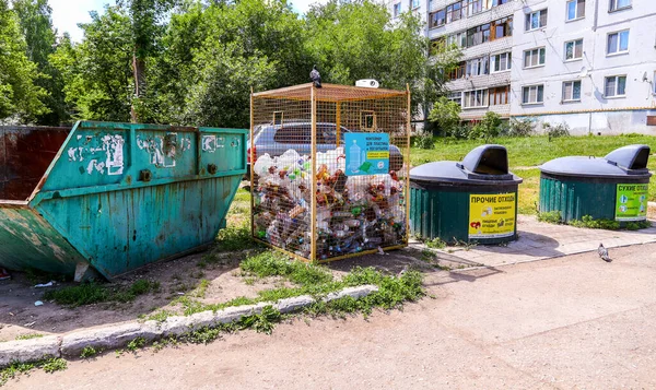Nowokujewsk Rosja Lipca 2020 Różne Pojemniki Selektywnej Zbiórki Odpadów Tekst — Zdjęcie stockowe