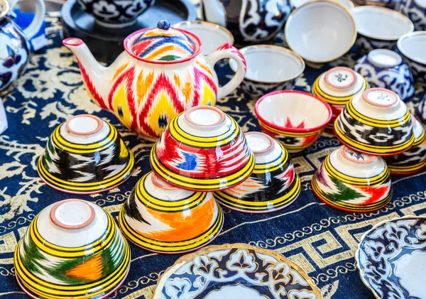Samara Rosja Października 2019 Etniczne Uzbeckie Ceramiczne Zastawy Stołowe Stole — Zdjęcie stockowe