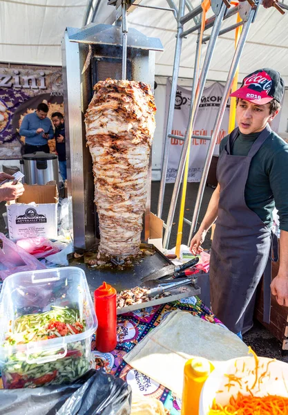 Samara Russia Ottobre 2019 Cucinare Carne Kebab Tradizionale Fast Food — Foto Stock