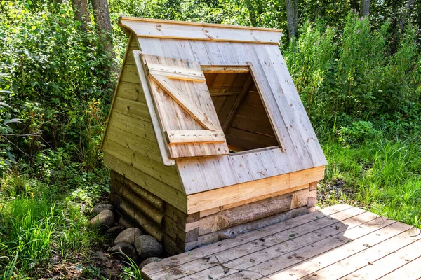 Nouveau Puits Eau Bois Campagne Été Journée Ensoleillée — Photo