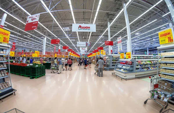 Samara Rusia Agosto 2016 Interior Supertienda Auchan Red Distribución Francesa —  Fotos de Stock