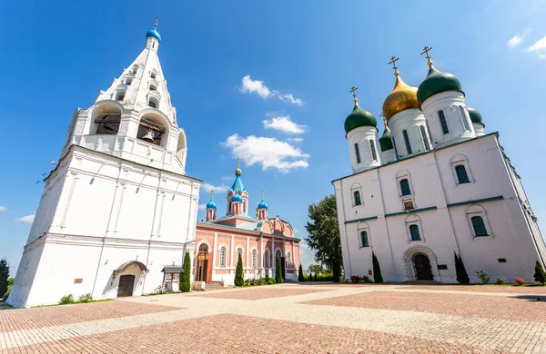 Соборна Площа Баштою Шатровая Белл Собор Успіння Церква Тіхвіна Коломні — стокове фото