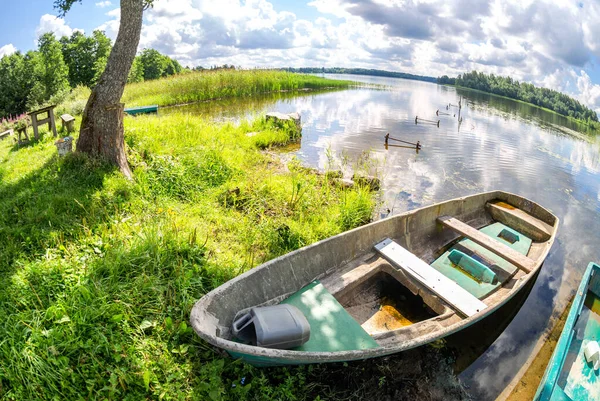 Old Plastic Fishing Boat Bank Lake Summer Sunny Day Fisheye — Stock Photo, Image