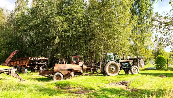 Old Dirt Agricultural Machinery Wheeled Tractor Other Equipment — Stock Photo, Image