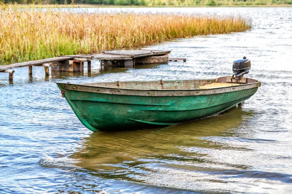 Landskap Med Plast Fiske Motorbåt Sjön Sommaren — Stockfoto