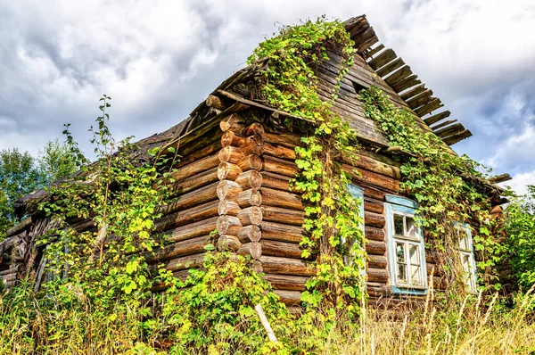 Ancienne Maison Rurale Bois Abandonnée Dans Village Russe Par Temps — Photo