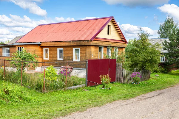 Borovichi Russland August 2020 Typisk Trelagshus Russisk Landsby Med Nytt – stockfoto