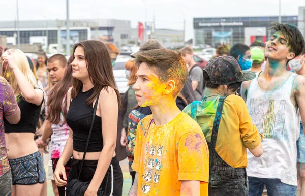 Samara Rusya Mayıs 2018 Holi Festivali Sırasında Gençler Holi Hindistan — Stok fotoğraf
