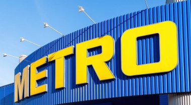 Samara, Rusya - 10 Nisan 2017 Metro Cash and Carry Store. Metro Group, Alman küresel çeşitlendirilmiş perakende grubu.