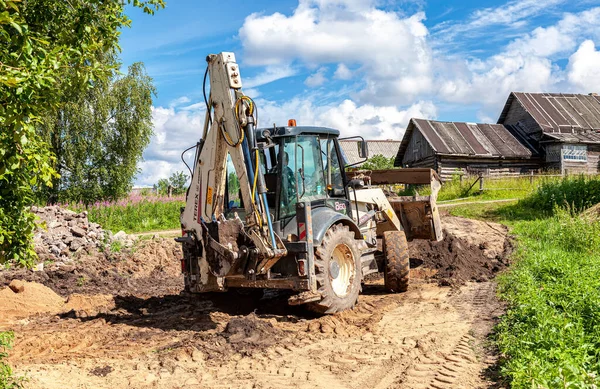 Novgorod Rusko Července 2016 Kolový Traktor Pracuje Výstavbě Silnic Venkově — Stock fotografie