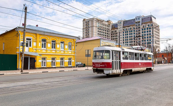 Samara Rosja Maja 2018 Rosyjski Transport Publiczny Tramwaj Kursuje Ulicy Zdjęcie Stockowe