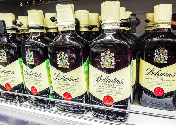 Samara Rusia Enero 2020 Whisky Escocés Ballantine Listo Para Venta — Foto de Stock