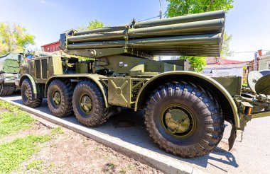 Samara, Rusya - 6 Mayıs 2021: Rus çoklu roket atar sistemi BM-27 