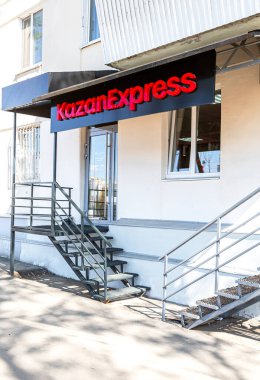 Samara, Rusya - 6 Mayıs 2021: Çevrimiçi KazanExpress mağazasının sipariş sayısı