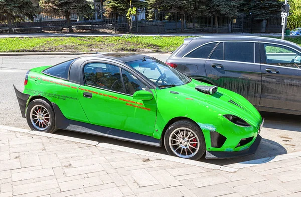 2021年5月8日 俄罗斯萨马拉 Opel Tigra汽车停在城市街道上 — 图库照片