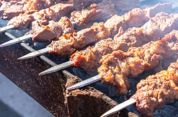 Grilled Appetizing Kebab Cooking Metal Skewers Close Shashlik Cooking Mangal — Stock Photo, Image