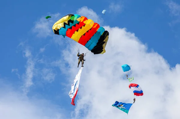 Samara Rusland September 2016 Militaire Parachutespringen Vleugelparachutes Voeren Een Gecontroleerde — Stockfoto