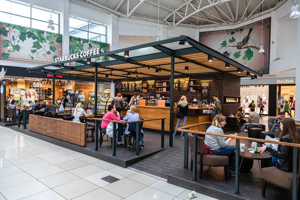 Samara Rusia Junio 2017 Interior Cafetería Starbucks Starbucks Compañía Cafeterías —  Fotos de Stock