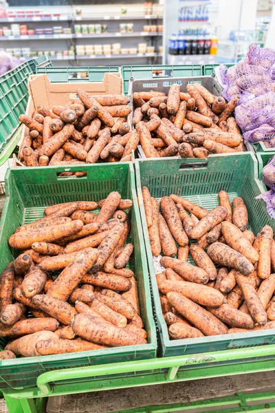 Fresh Carrots New Harvest Plastic Crates Grocery Store — Stock Photo, Image