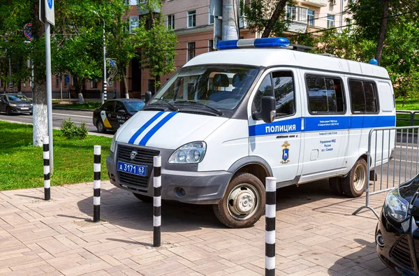 Samara Rusya Haziran 2021 Polis Minibüsü Yaz Günü Şehir Caddesine — Stok fotoğraf