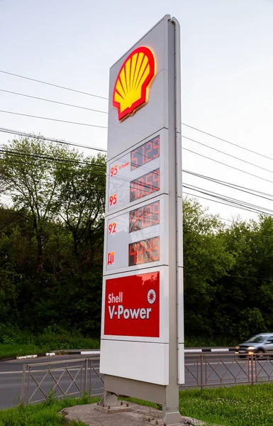 2021年7月6日 俄罗斯梁赞 路标上标明了壳牌加油站的燃料价格 壳牌石油站的价格 — 图库照片