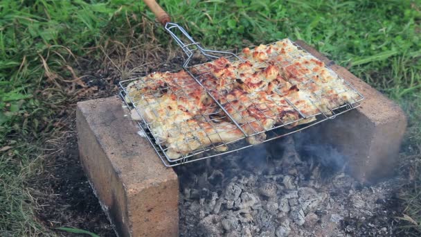 Ateşle tost ızgara biftek — Stok video