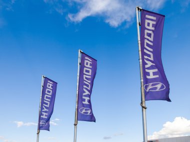 Samara, Rusya Federasyonu - Ağustos 30, 2014: üzerinde mavi hyundai bayrakları