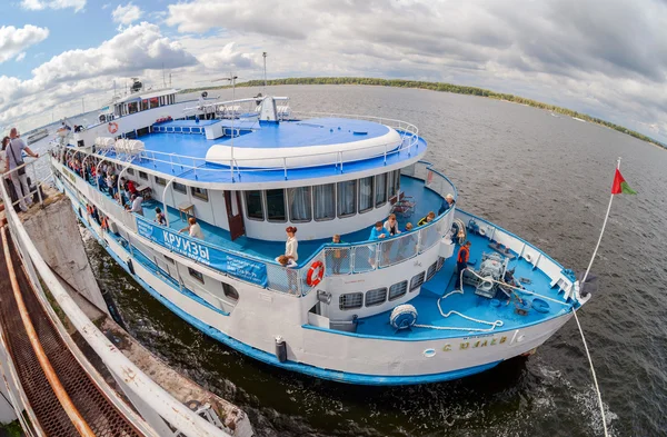 SAMARA, RUSIA - 31 de agosto de 2014: Crucero fluvial S . —  Fotos de Stock