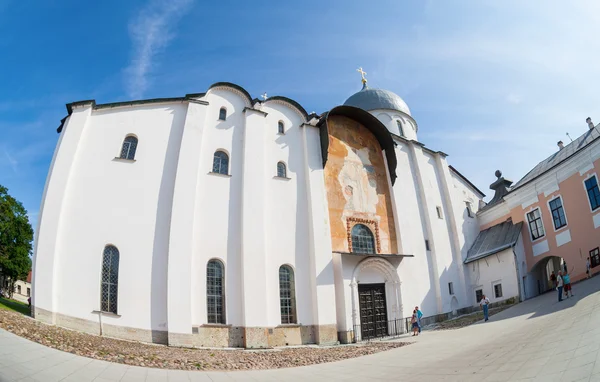 NOVGOROD, RÚSSIA - 23 de julho de 2014: Catedral de Santa Sofia em Novg — Fotografia de Stock