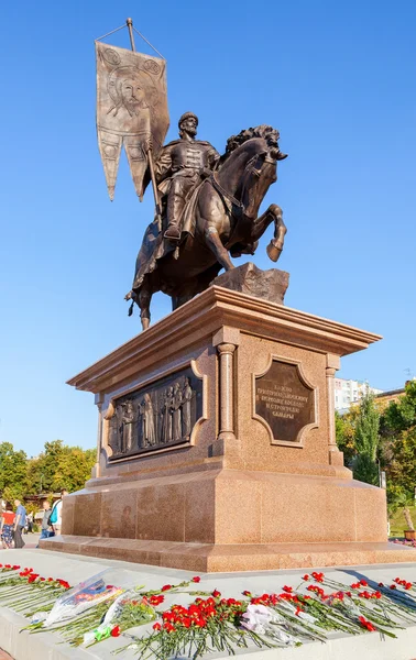 SAMARA, RUSSIA - SEPTEMBER 13, 2014: Bronze monument to the foun — Stock Photo, Image