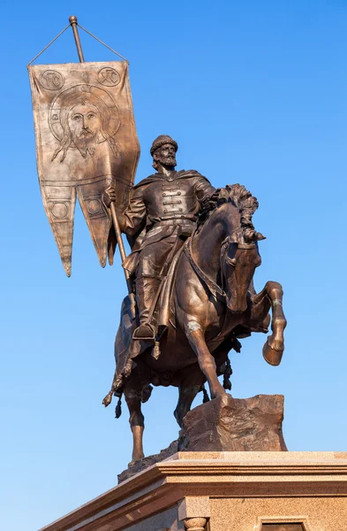 SAMARA, RUSIA - 13 DE SEPTIEMBRE DE 2014: Monumento al foun de bronce —  Fotos de Stock