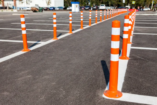 White traffic markings with a pedestrian crossing on a gray asph — Stock Photo, Image