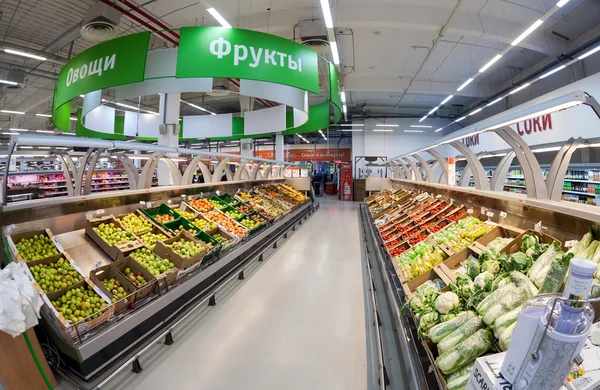 SAMARA, RUSSIA - SEPTEMBER 28, 2014: Interior of the hypermarket — Stock Photo, Image