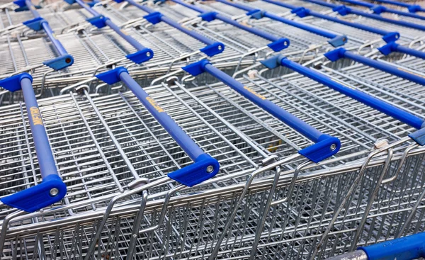 SAMARA, RUSSIA - OCTOBER 4, 2014: Large empty blue shopping cart — Stock Photo, Image