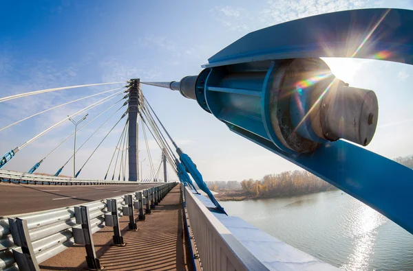 Kirovsky καλωδιακή γέφυρα πέρα από τον ποταμό ΣΑΜΑΡΑ σε Kirovsky distri — Φωτογραφία Αρχείου