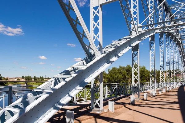 Detalj av stål bro över floden Msta. Novgorod regionen, — Stockfoto