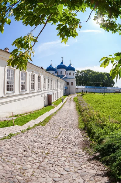 Mosteiro de São Jorge em Veliky Novgorod, Rússia — Fotografia de Stock