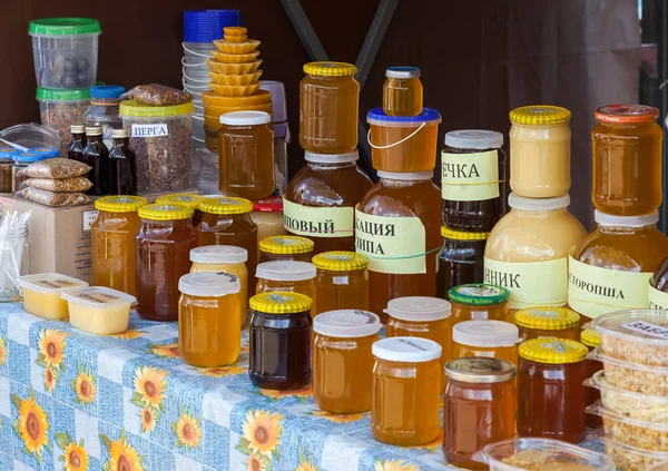 SAMARA, RÚSSIA - SETEMBRO 7, 2014: Doce mel fresco pronto para — Fotografia de Stock