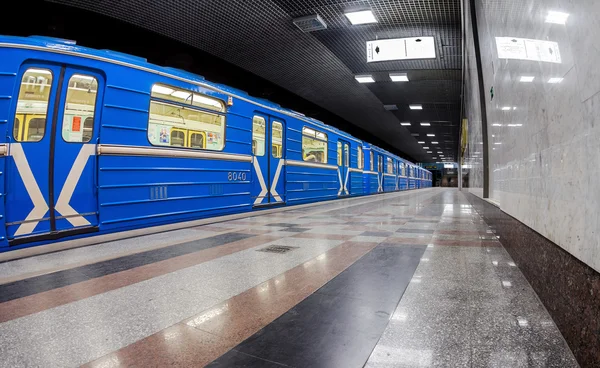SAMARA, RUSSIE - 25 OCTOBRE 2014 : Station de métro à l'extrémité — Photo