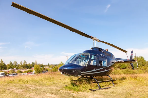 BOROVICHI, RUSSIA - JULY 12, 2014: Helicopter Bell Jet Ranger II — Stock Photo, Image
