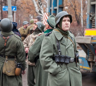 Alman askeri üniforma içinde tarihsel canlandırma üyesi