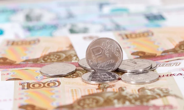 Rosyjskich rubli monety i banknoty z bliska — Zdjęcie stockowe