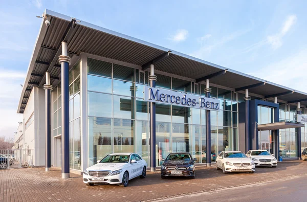 Kontoret av officiell återförsäljare Mercedes-Benz — Stockfoto