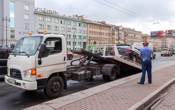 Evacuation vehicle for traffic violations — Stock Photo, Image