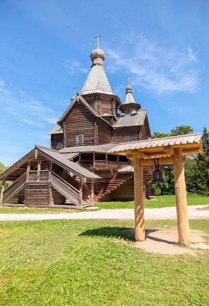 Stary drewniany kościół prawosławny w Muzeum architektury drewnianej — Zdjęcie stockowe