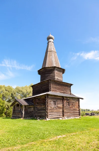 Starý dřevěný pravoslavný kostel Novgorod, Rusko — Stock fotografie