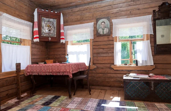 Interior of old rural wooden house in the museum of wooden archi — Stock Photo, Image